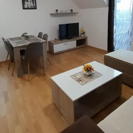 Happy Place Apartment *