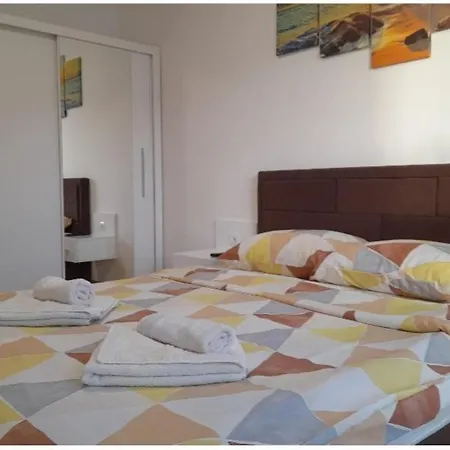 Happy Place Apartment